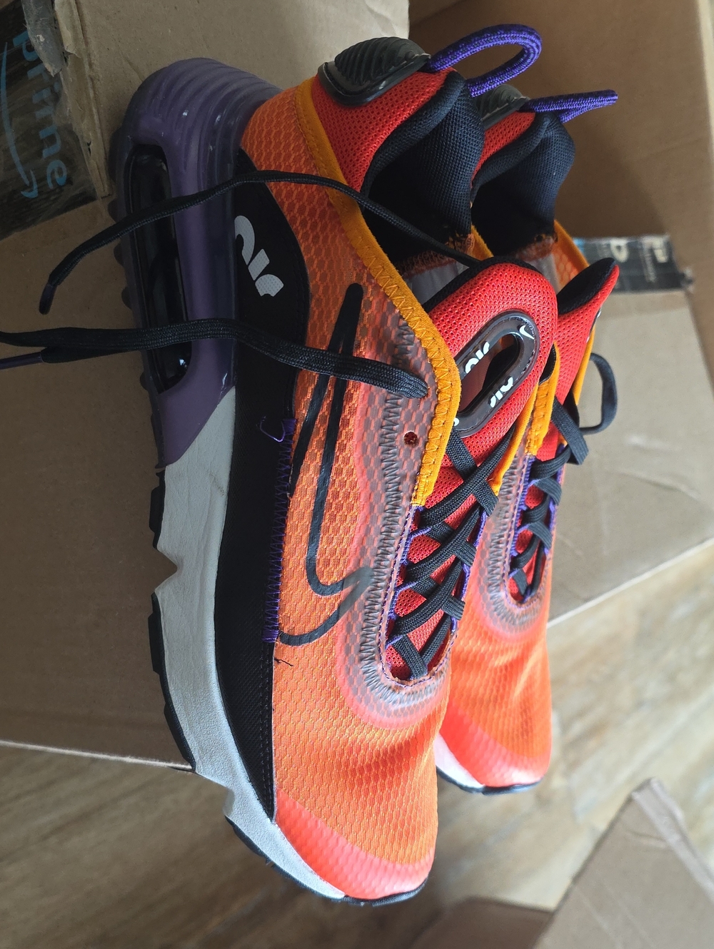 Used Nike Air 270 Youth Size 7Y Athletic Sneakers No Box & In Good Condition